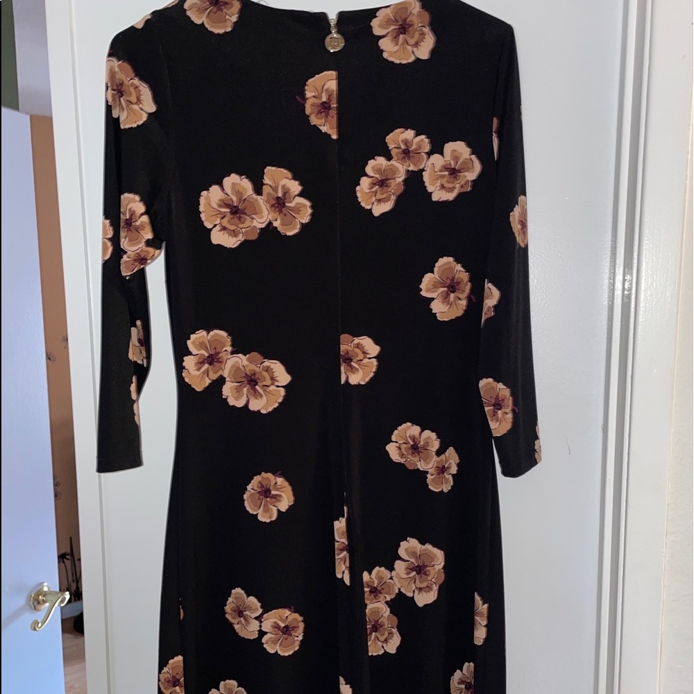 Size 4 knee length dress
